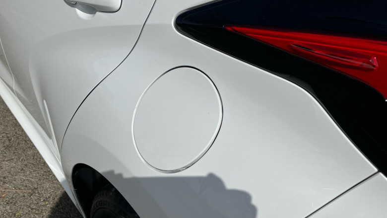 Toyota Yaris 1.5 Hybrid Design 5dr CVT Hybrid Hatchback